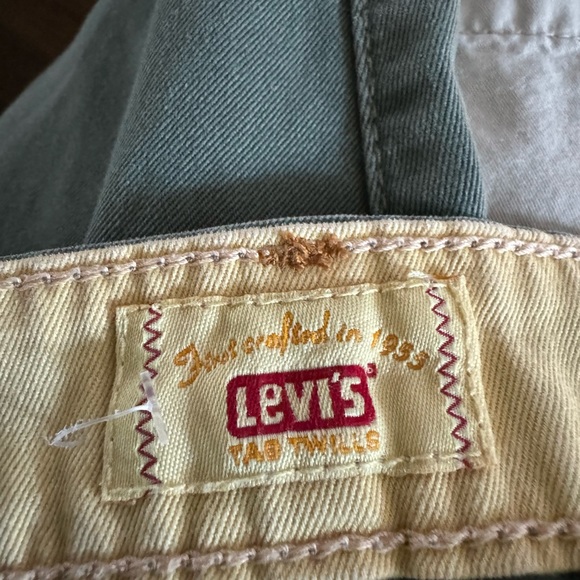 Levi’s Tab Twill Bermuda Womens Shorts. EUC - Picture 4 of 7